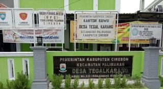 Pemdes Tegalkarang Salurkan BLT-DD Pada Warga Terdampak Wabah Corona